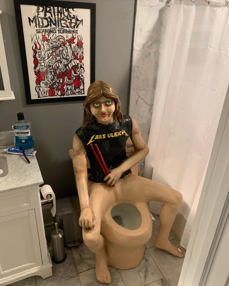 Lars Ulrich toilet